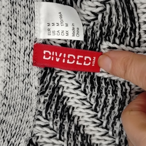 H&M divided black/White geometric print cardigan size medium - Picture 7 of 8